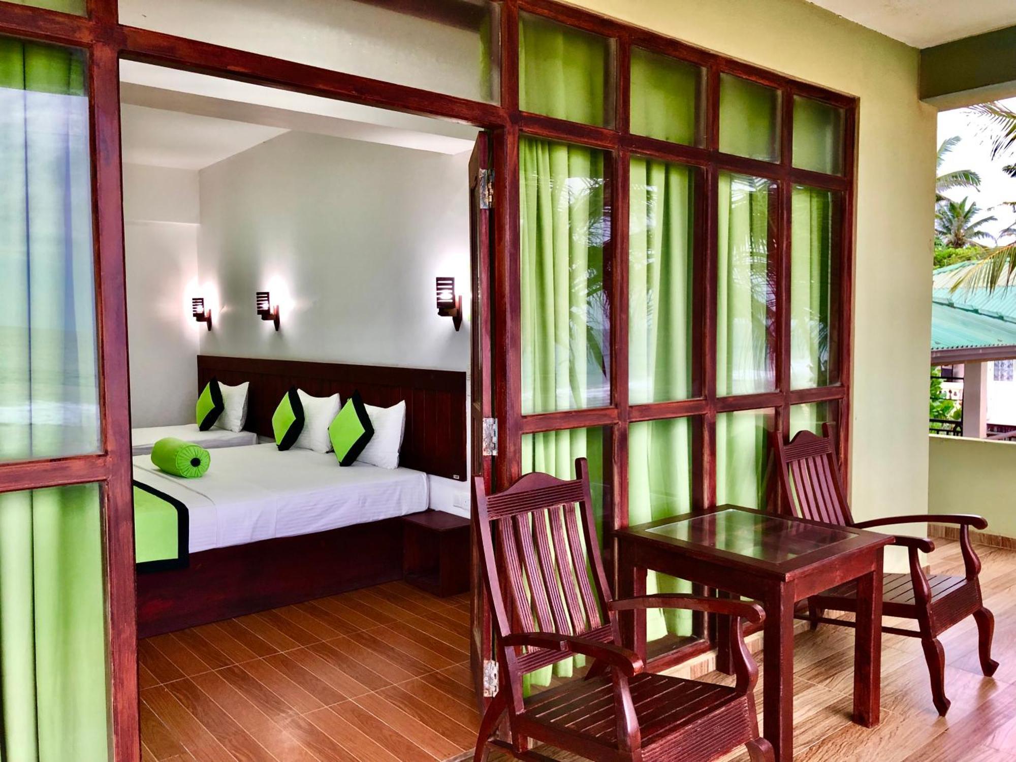 Serenade Beach Hotel Hikkaduwa Pokoj fotografie